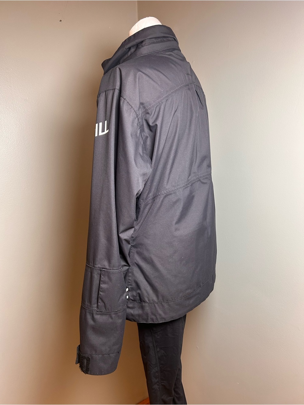 Foursquare Snowboard Outerwear
Black Jacket Women's Small - Picture 7 of 15